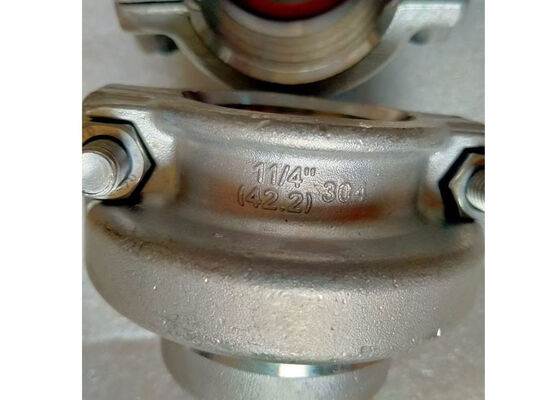Durable Plastic Pipe End Caps with Silicone Seal Rings Embedded in Metal Rings for Effective Sealing and Protection of Pipe Ends